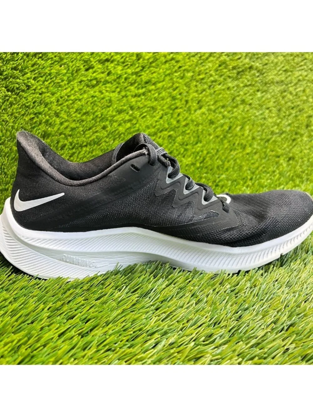 Nike Quest 3 Womens Size 9 Black White Athletic Running Walking Shoes Sneakers